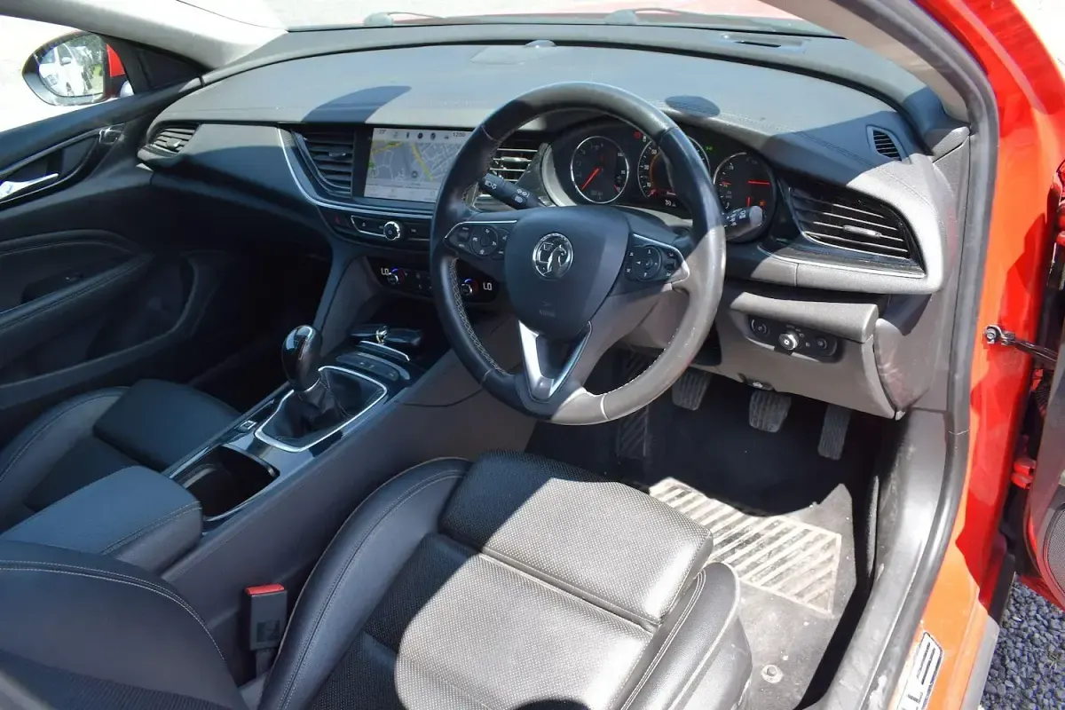 Used Vauxhall Insignia Elite 110 HP (80 kW) 2017 Red Hatchback