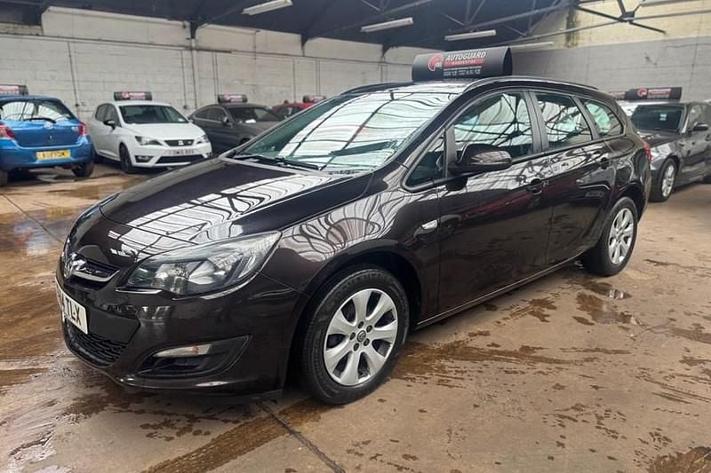 Brown Used 2014 Vauxhall Astra Design Edition Estate | £3,000 (Good price) - Image 1/1