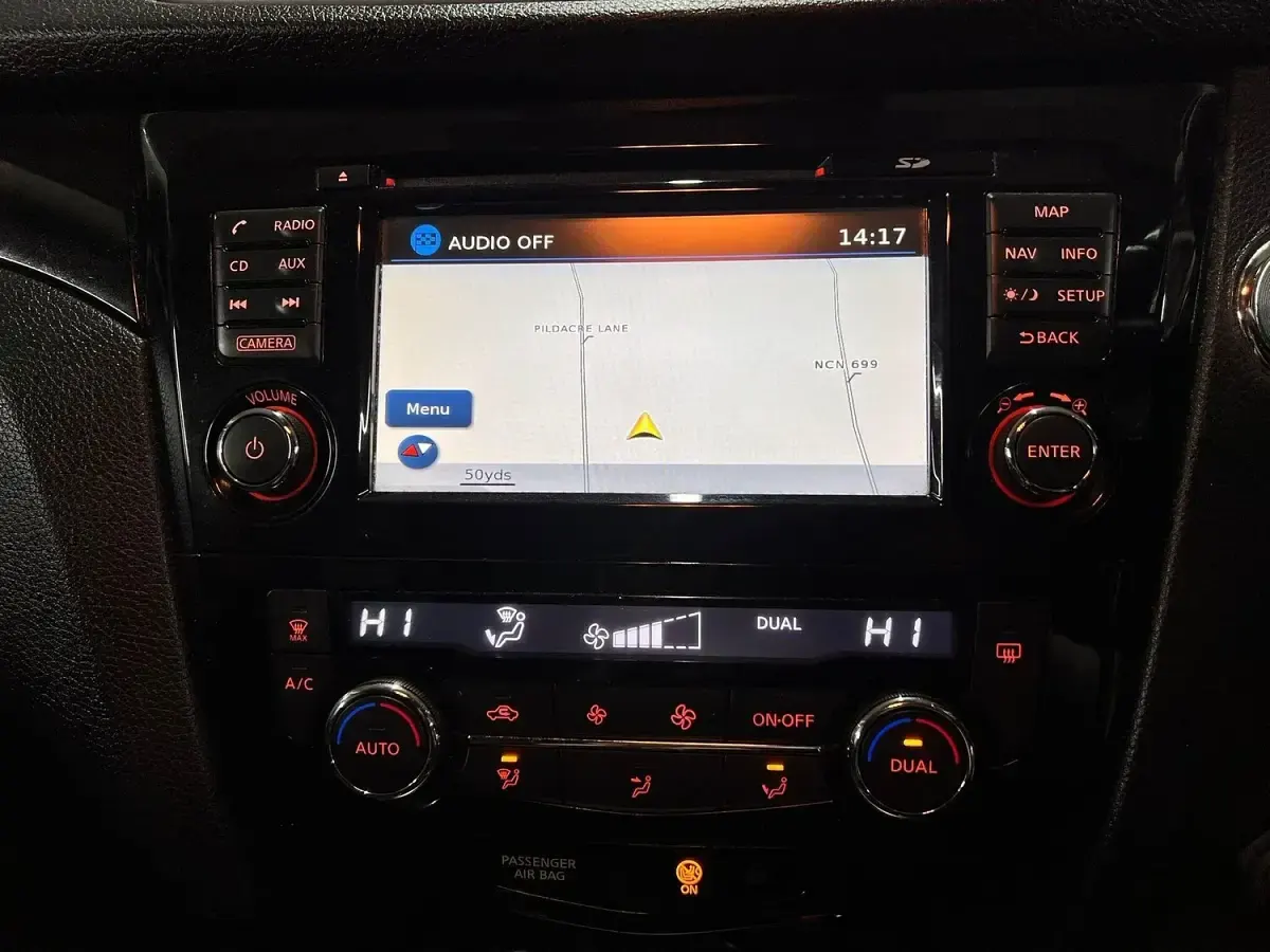 Used Nissan Qashqai N-TEC 110 HP (80 kW) 2015 White SUV