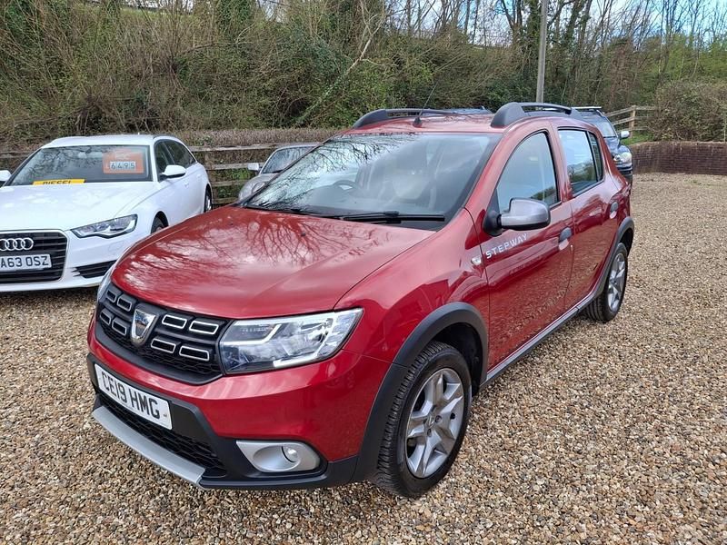 Used Dacia Sandero Essentiel 90 HP (66 kW) 2019 Red Hatchback