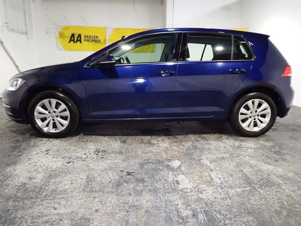 Used VW Golf VII SE 125 HP (91 kW) 2017 Blue Hatchback