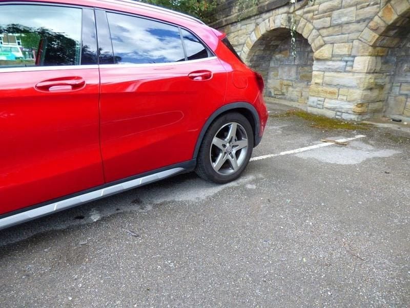 Used Mercedes GLA200 AMG line 136 HP (100 kW) 2015 Red SUV