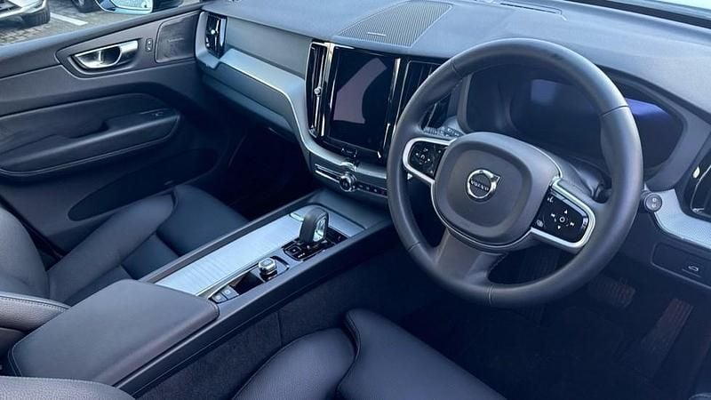 Used Volvo XC60 Plus 250 HP (183 kW) 2024 White SUV