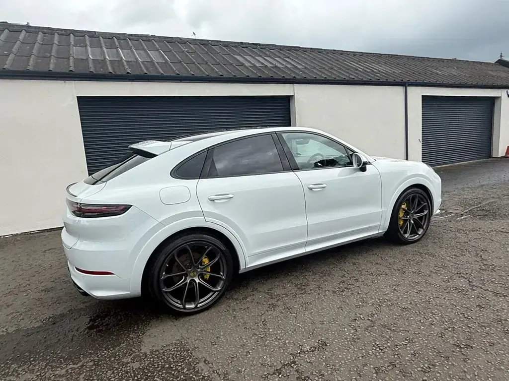 Used Porsche Cayenne 440 HP (323 kW) 2019 White SUV