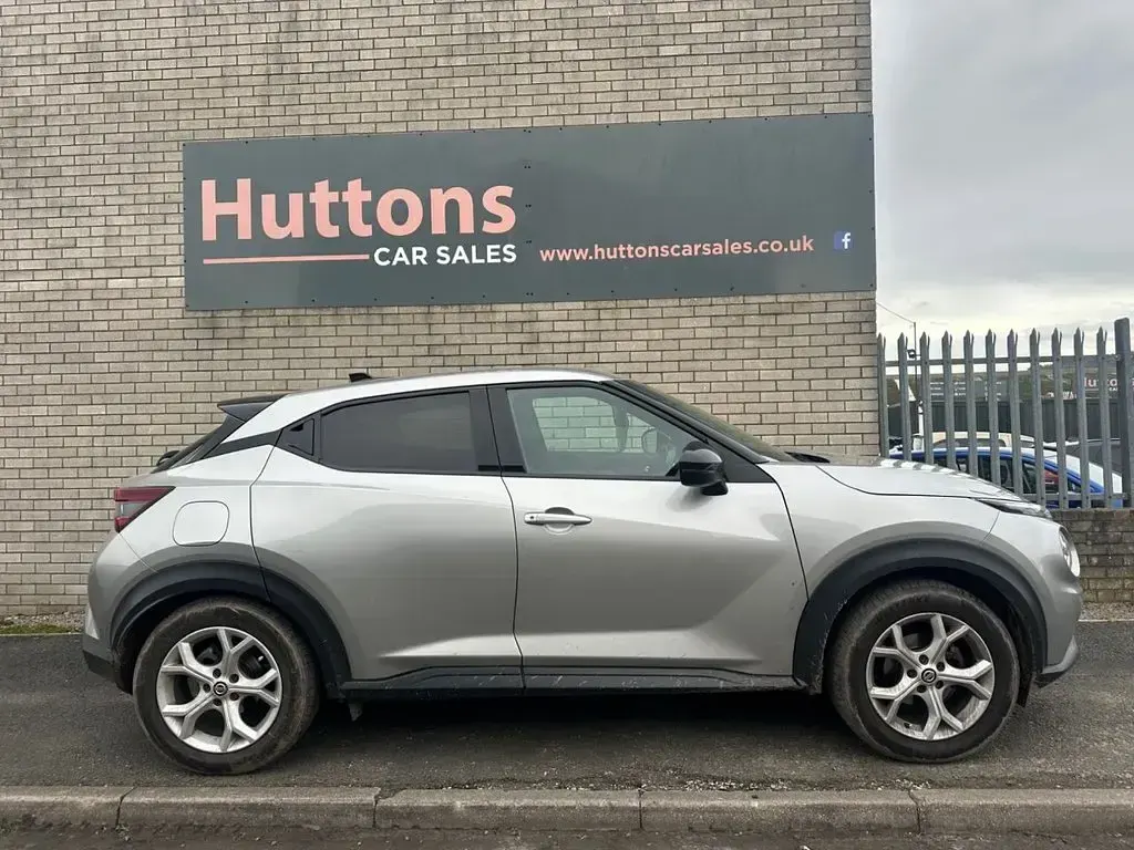 Used Nissan Juke N-Connecta 114 HP (83 kW) 2021 Silver SUV