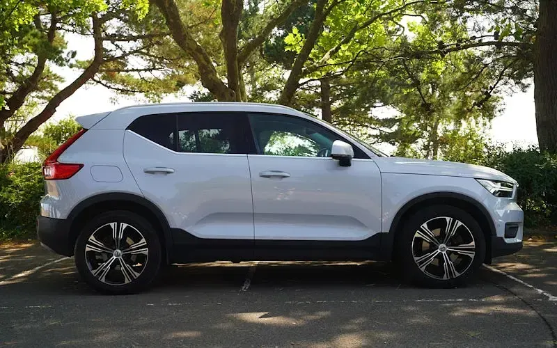 Used Volvo XC40 Inscription 197 HP (144 kW) 2021 Silver SUV