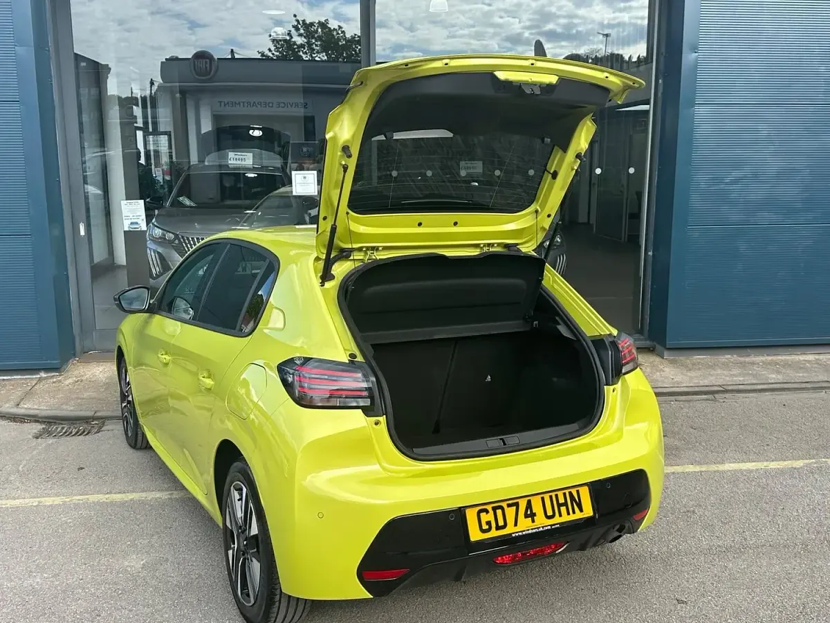 Used Peugeot 208 Allure 100 HP (73 kW) 2025 Yellow Hatchback