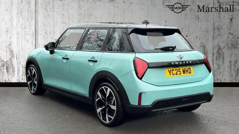 Used Mini Cooper Exclusive 114 kW (156 HP) 2025 Ocean wave green Hatchback