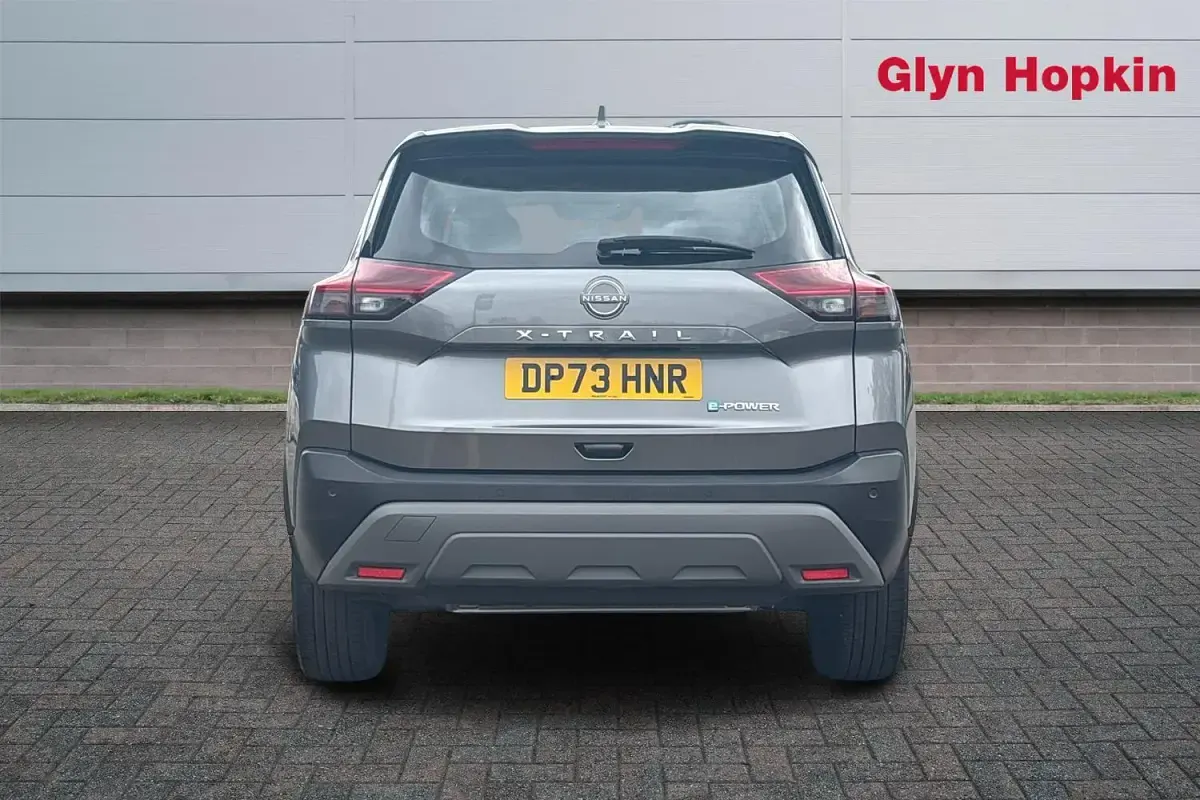 Usado Nissan X-Trail Acenta Premium 213 CV (156 kW) 2024 Gris SUV