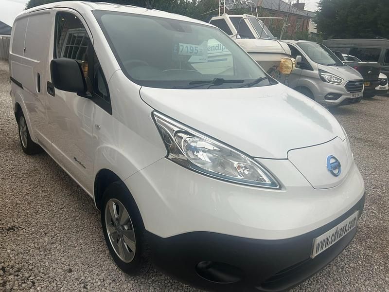 Used Nissan e-NV200 Tekna 80 kW (109 HP) 2020 White MPV