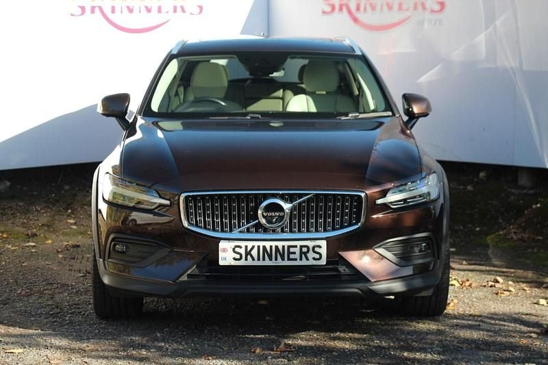 Used Volvo V60 CC 250 HP (183 kW) 2021 Bronze Estate