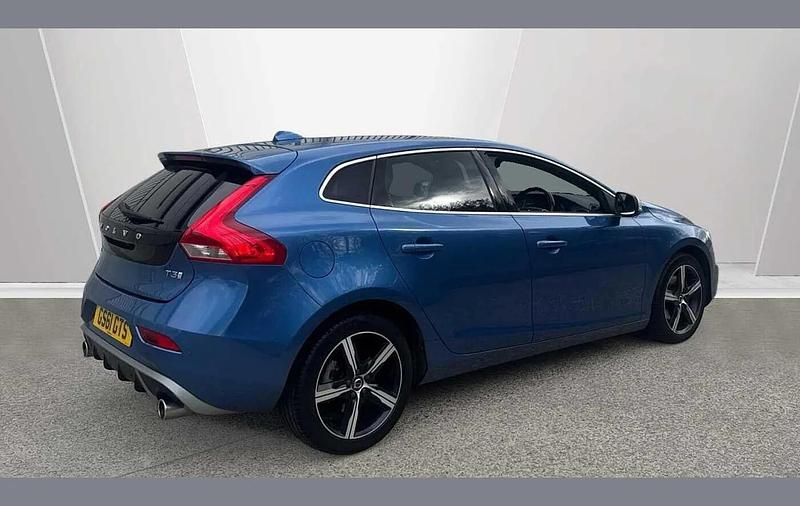 Used Volvo V40 R-Design 150 HP (110 kW) 2019 Blue Hatchback