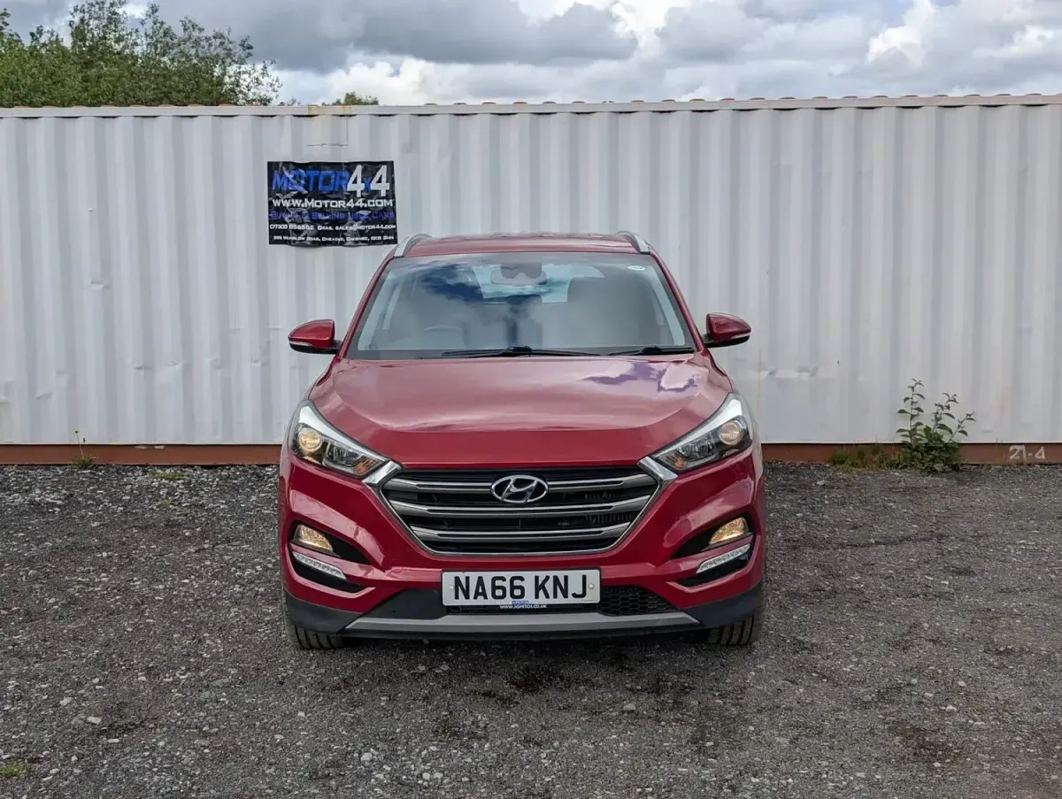 Used Hyundai Tucson Premium 136 HP (100 kW) 2016 Red SUV