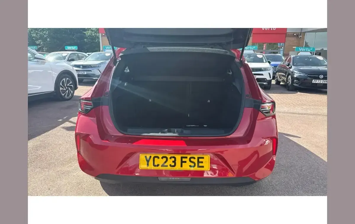Used Vauxhall Astra Design Edition 128 HP (94 kW) 2023 Red Hatchback