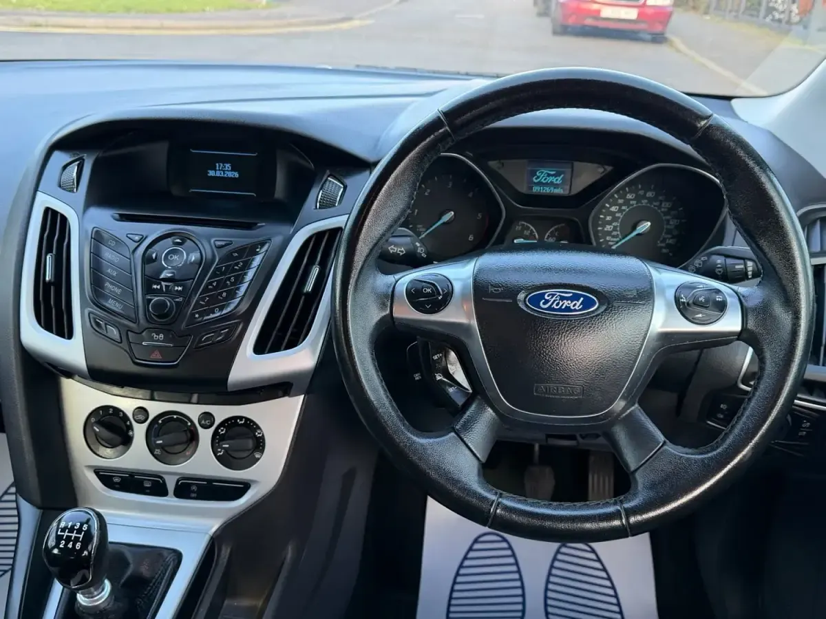 Używany Ford Focus Zetec 2013 Czerwony Hatchback