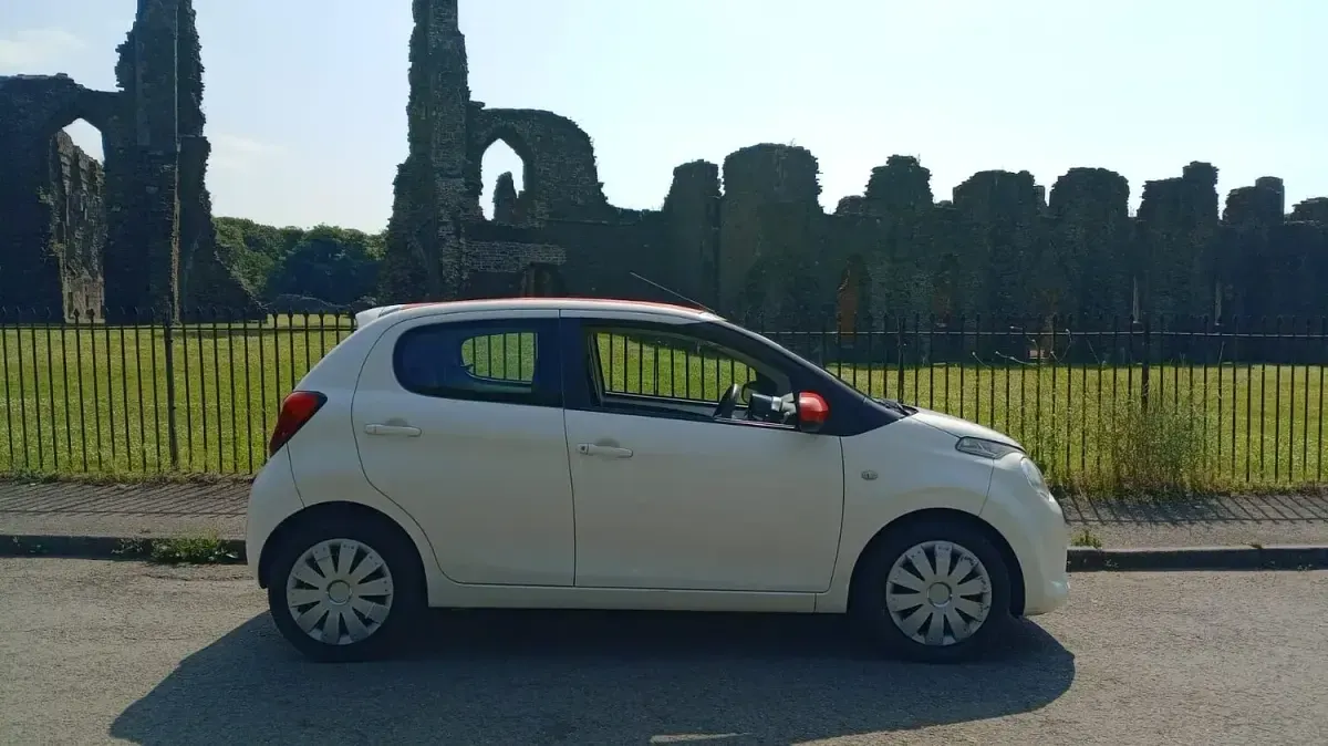 Used Citroën C1 Feel 82 HP (60 kW) 2015 White Hatchback