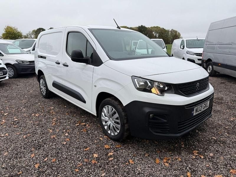 White Used 2021 Peugeot Partner MPV | £4,995 (Fair price) - Image 1/3