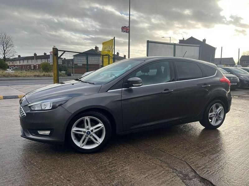Used Ford Focus Zetec 125 HP (91 kW) 2018 Grey Hatchback