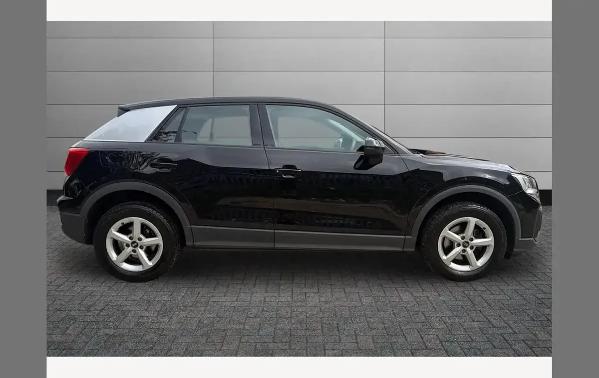 Used Audi Q2 Advanced 110 HP (80 kW) 2023 Black SUV