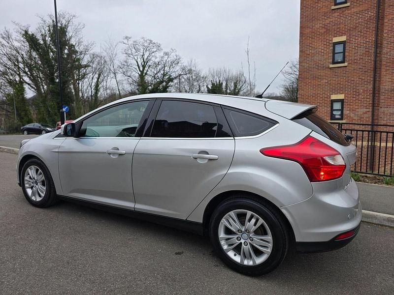 Used Ford Focus Titanium 115 HP (84 kW) 2014 Silver Hatchback