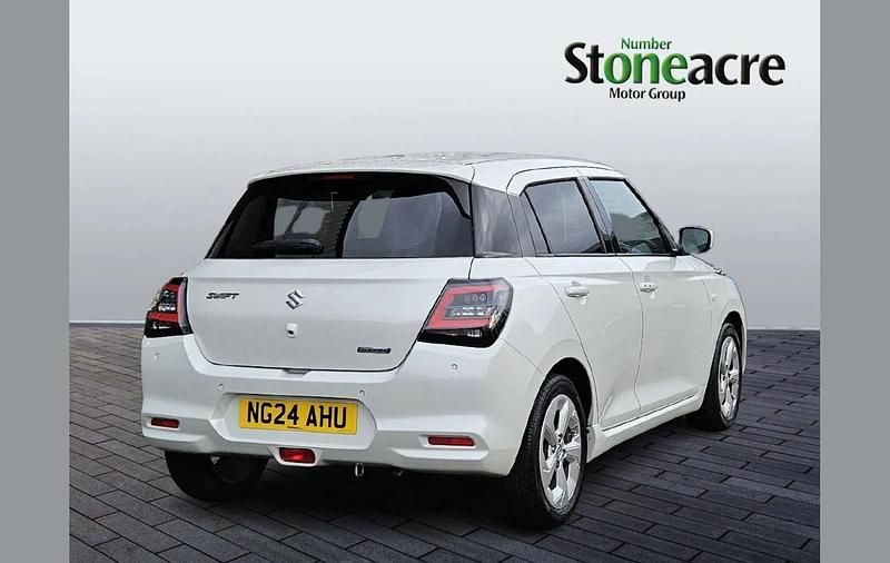 Used Suzuki Swift 80 HP (58 kW) 2024 White Hatchback