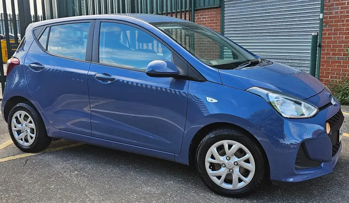 Used Hyundai i10 SE 67 HP (49 kW) 2017 Blue Hatchback