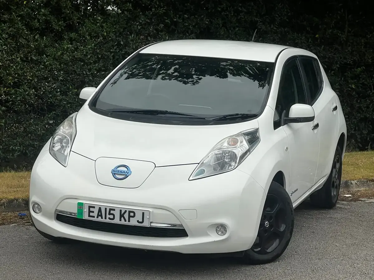 Used Nissan Leaf Acenta 80 kW (109 HP) 2015 White Hatchback