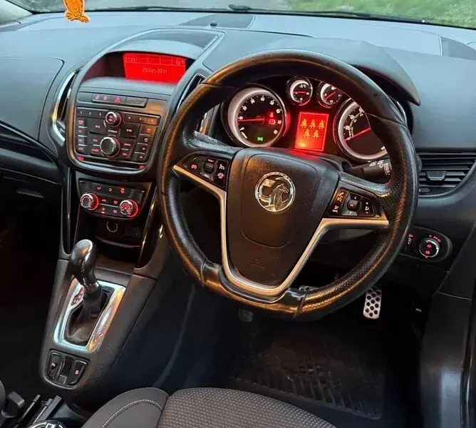 Used Vauxhall Zafira SRi 140 HP (102 kW) 2016 Black MPV
