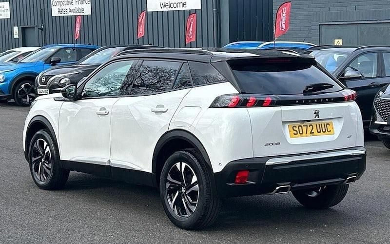 Usado Peugeot 2008 GT 131 HP (96 kW) 2023 Branco SUV