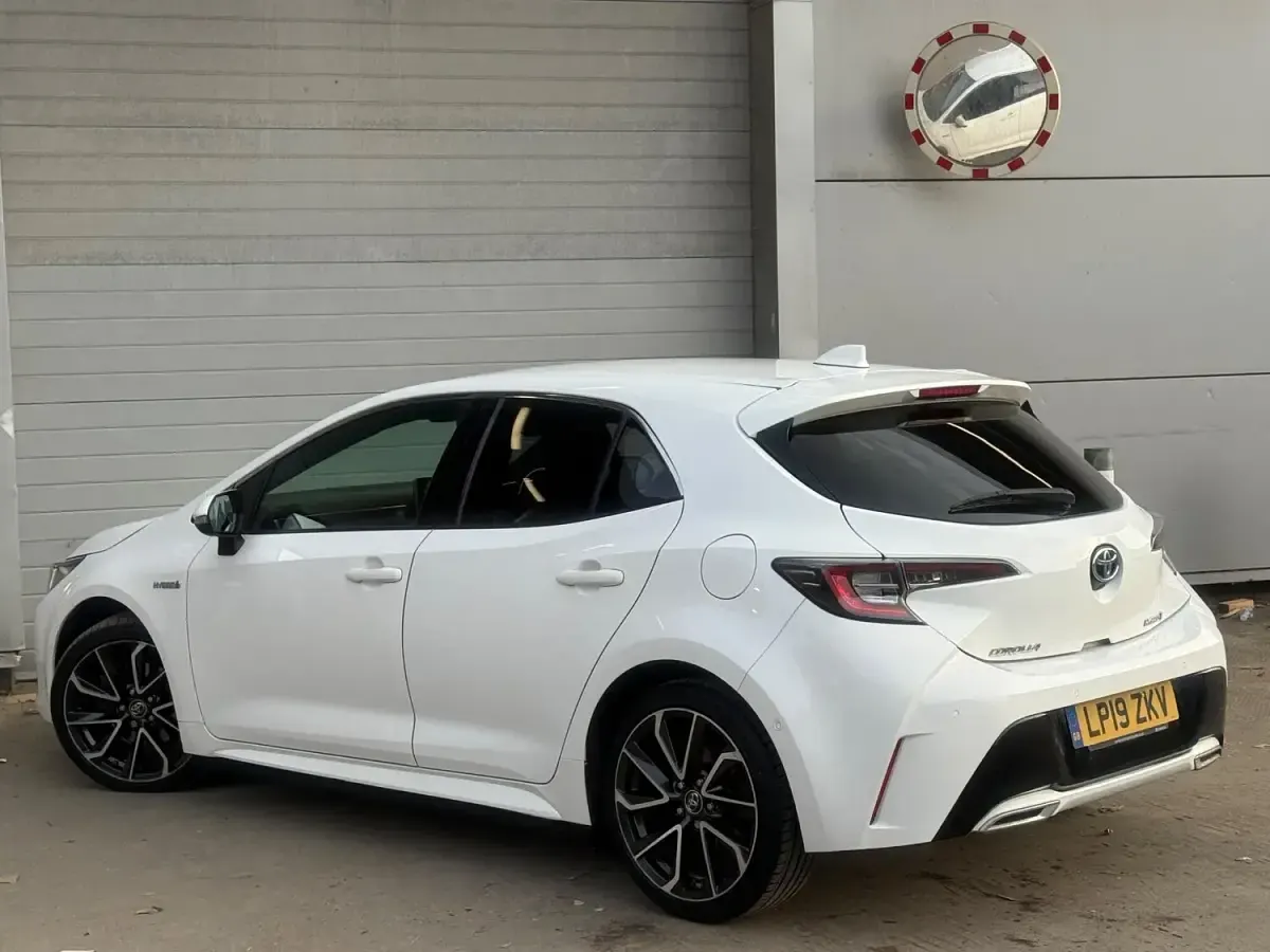 Used Toyota Corolla 2019 White Hatchback