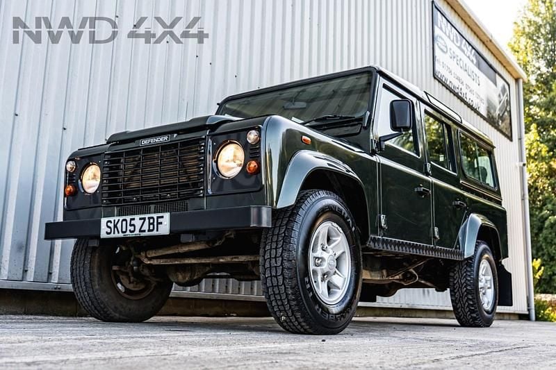 Used Land Rover Defender 120 HP (88 kW) 2005 Green Estate