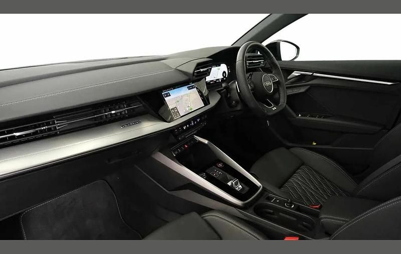 Begagnad Audi S3 Sportback Black Edition 306 HK (225 kW) 2024 Svart Halvkombi
