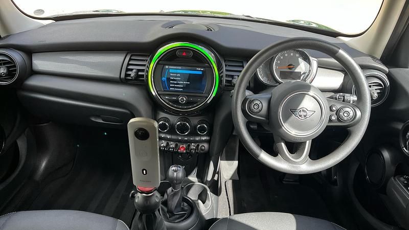Begagnad Mini Cooper Classic 136 HK (100 kW) 2020 Grön Halvkombi