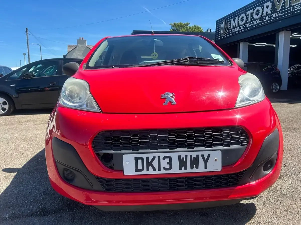 Used Peugeot 107 Access 68 HP (50 kW) 2013 Red Hatchback