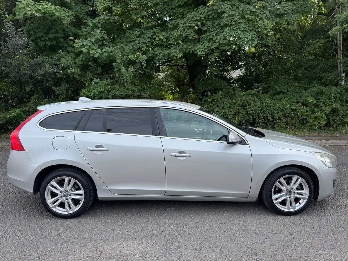 Used Volvo V60 SE Lux 115 HP (84 kW) 2012 Silver Estate
