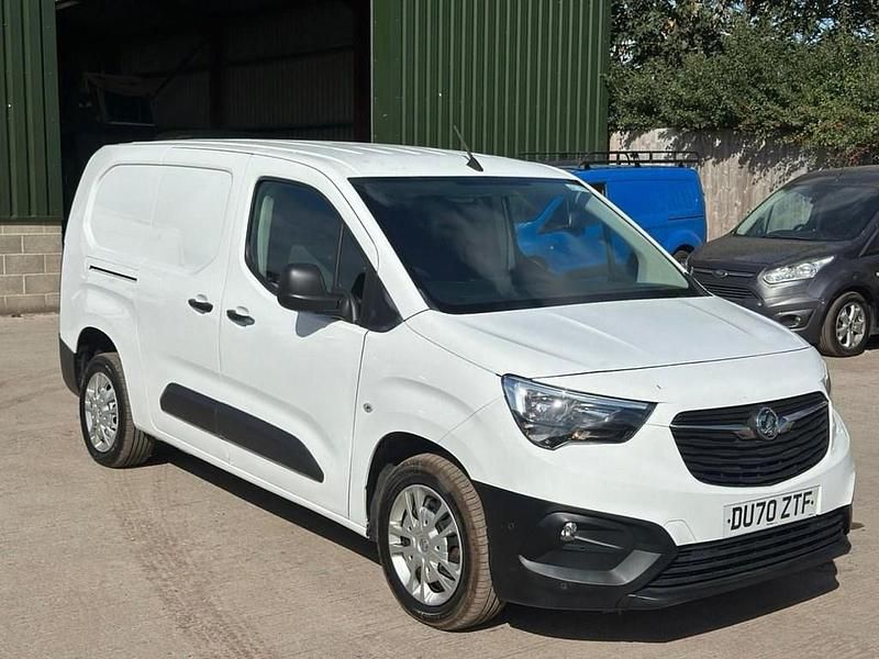 Second-hand Vauxhall Combo Edition 100 CP (73 kW) 2020 Alb Monovolum