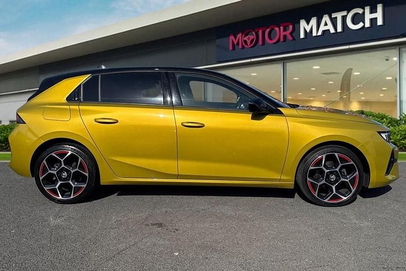 Second-hand Vauxhall Astra GS Line 2022 Galben Hatchback