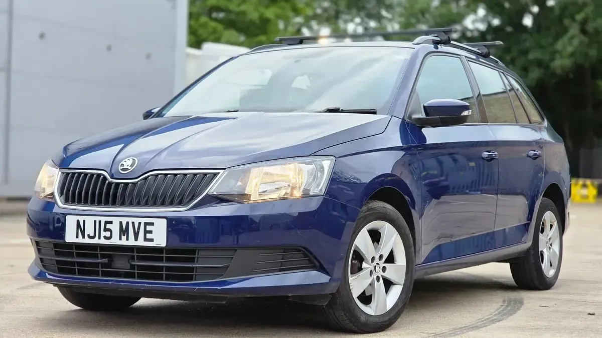 Used Skoda Fabia SE 90 HP (66 kW) 2015 Blue Estate