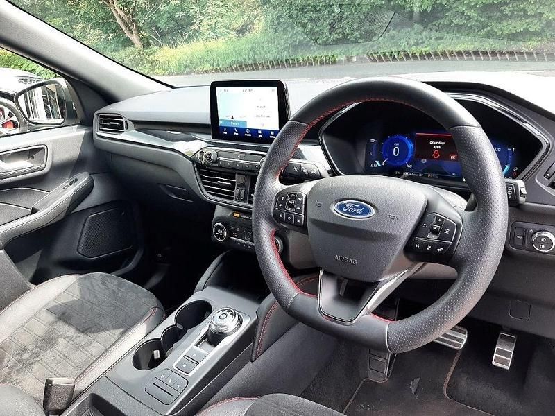 Second-hand Ford Kuga ST-Line 190 CP (139 kW) 2022 Alb SUV