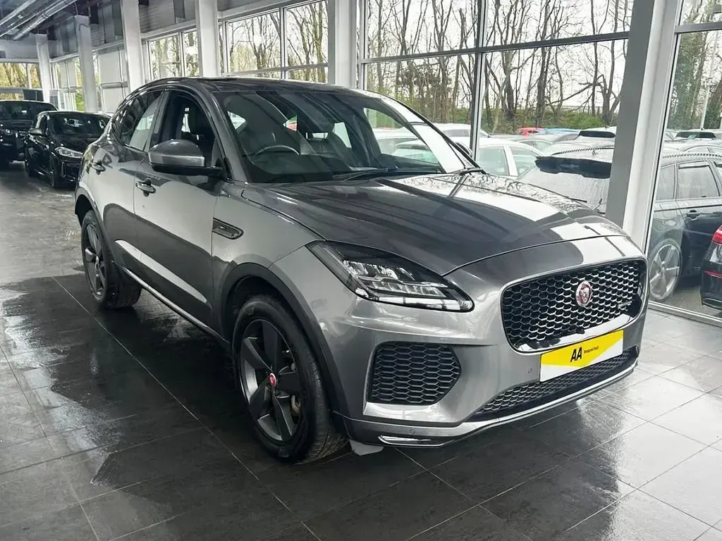 Usado Jaguar E-Pace Chequered Flag 200 HP (147 kW) 2019 Cinzento SUV