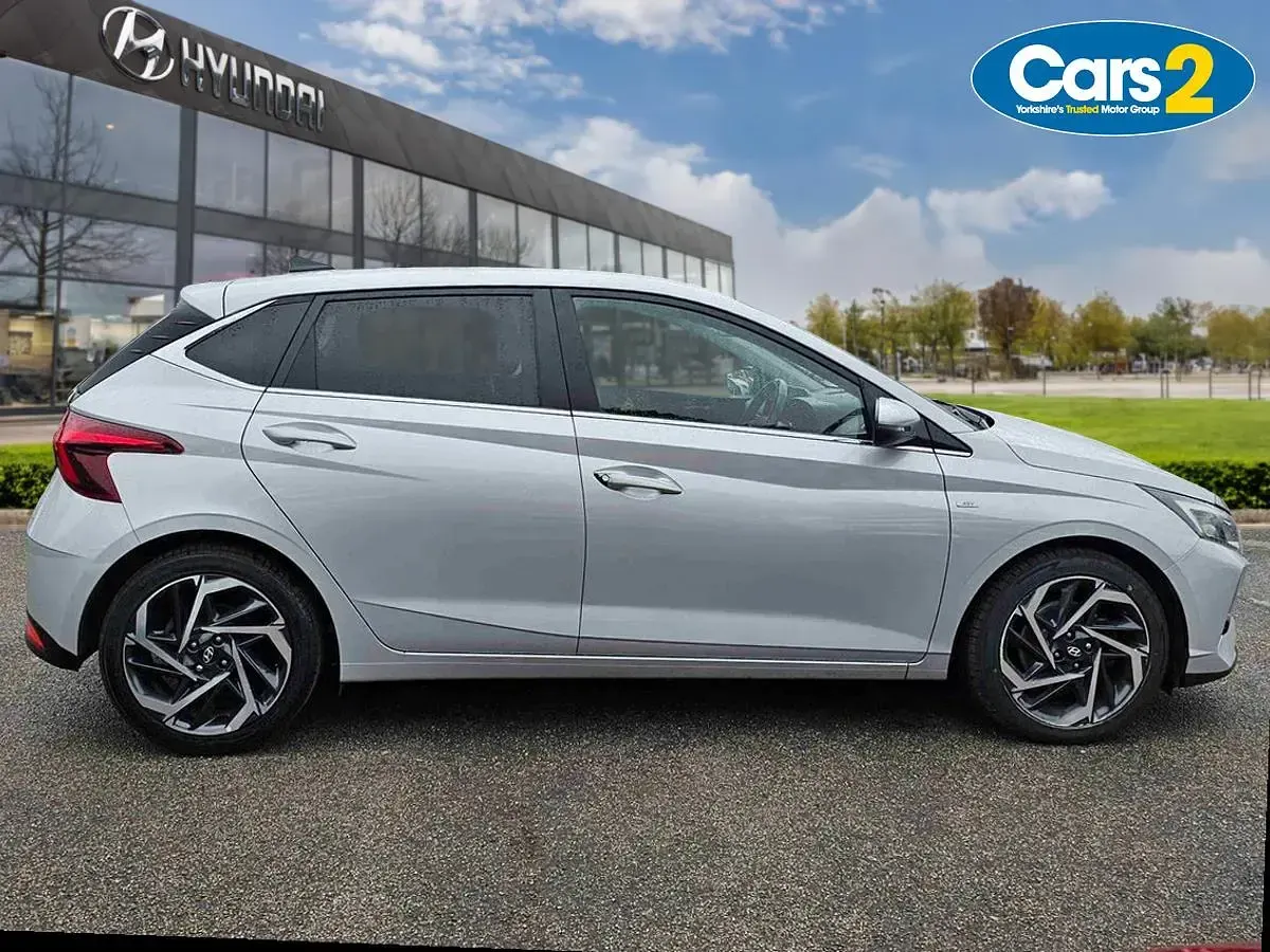 Used Hyundai i20 Premium 99 HP (72 kW) 2021 Silver Hatchback