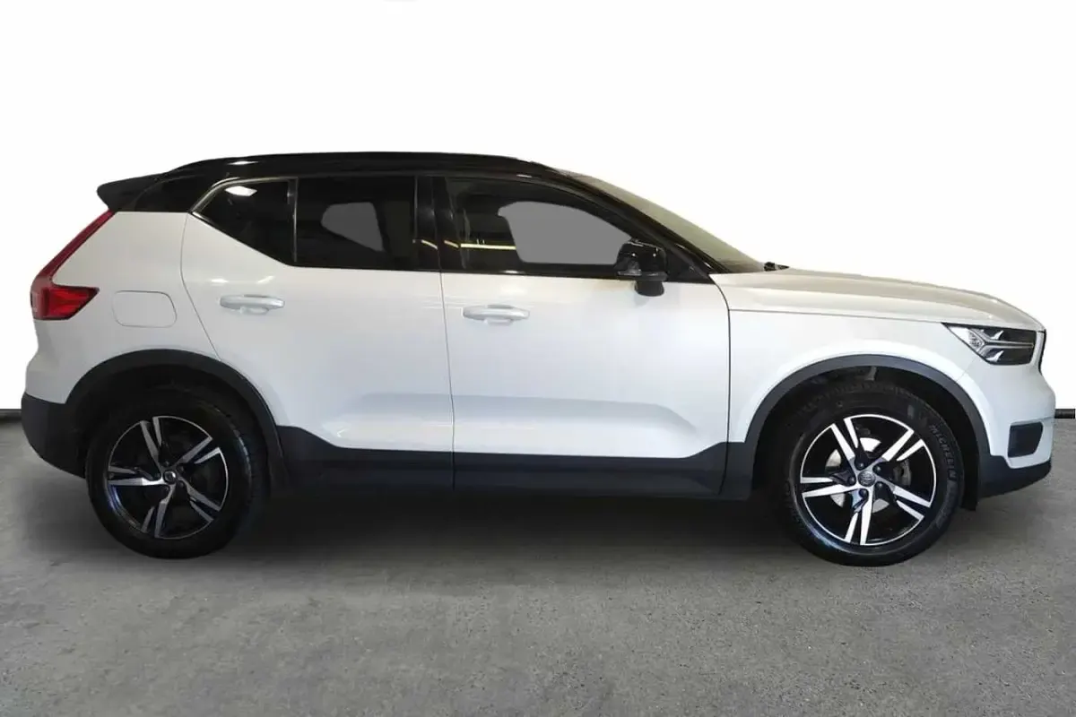 Used Volvo XC40 R-Design 163 HP (119 kW) 2020 White SUV