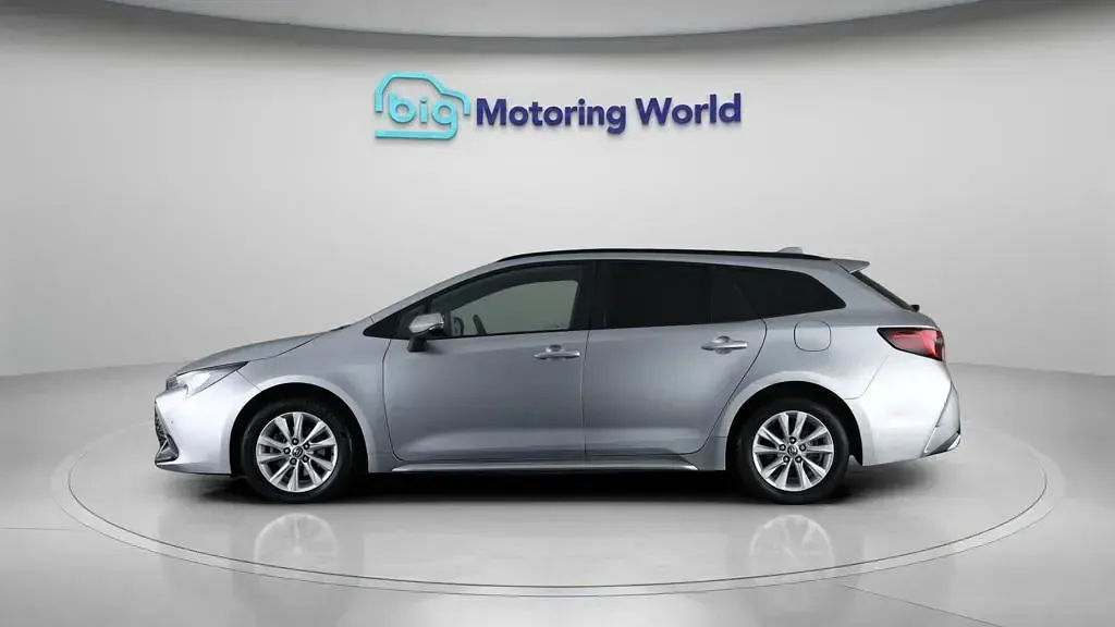 Used Toyota Corolla 140 HP (102 kW) 2024 Silver Estate