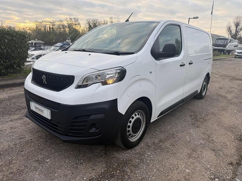 Used Peugeot e-Expert 100 kW (136 HP) 2021 White Van