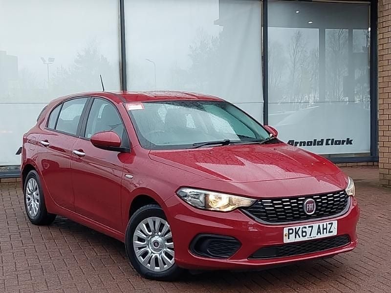 Used Fiat Tipo Easy 95 HP (69 kW) 2017 Red Hatchback
