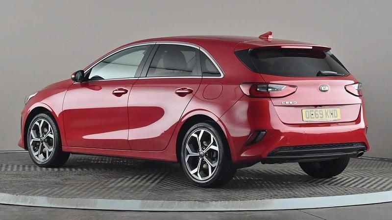Used Kia Ceed 138 HP (101 kW) 2020 Red Hatchback