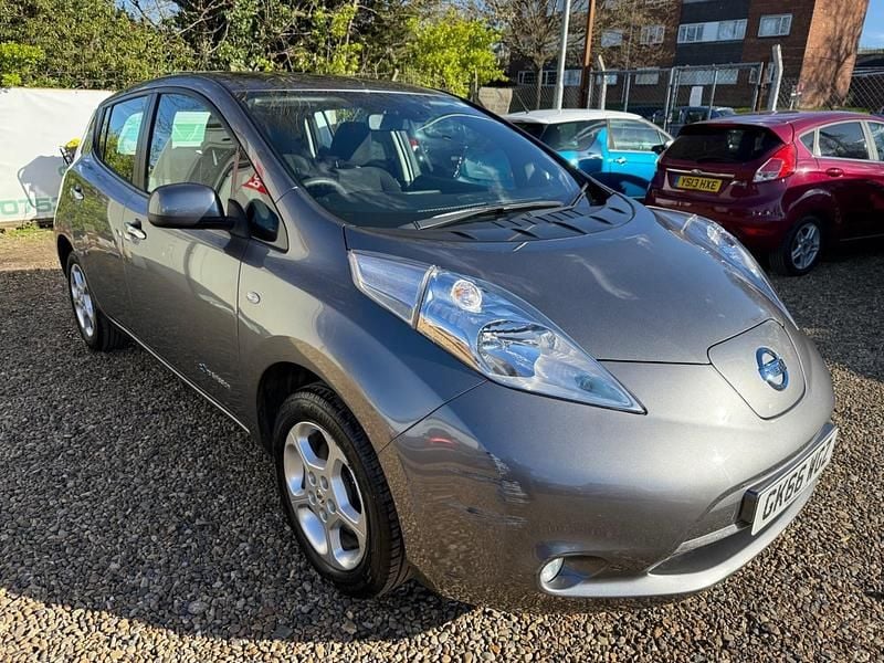 Begagnad Nissan Leaf Acenta 80 kW (109 HK) 2016 Grå Halvkombi