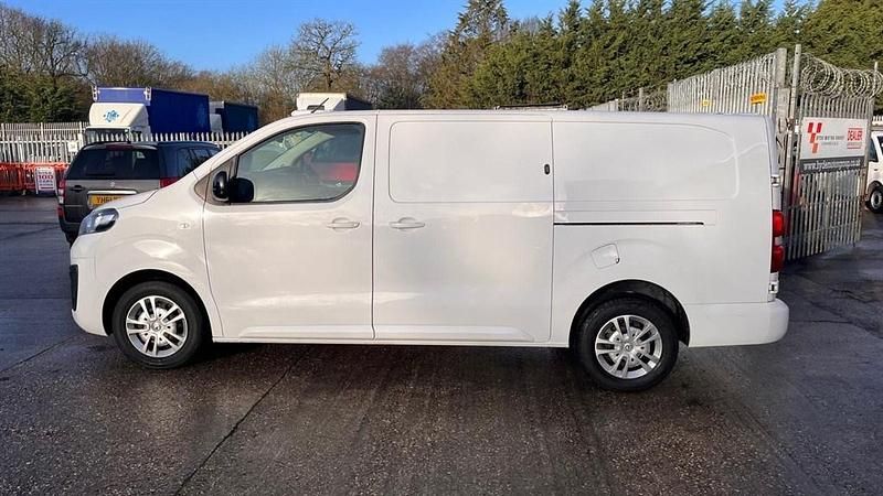 Used Vauxhall Vivaro Sportive 100 HP (73 kW) 2022 White MPV