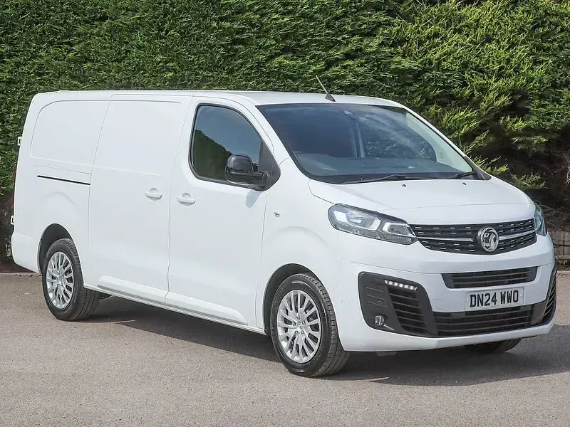 Used Vauxhall Vivaro 145 HP (106 kW) 2024 White MPV