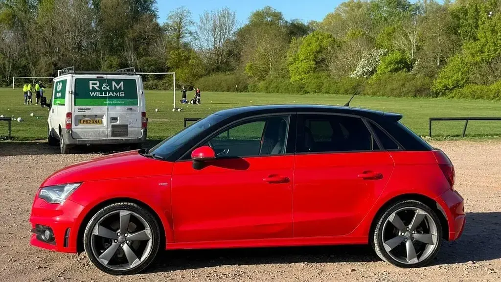 Begagnad Audi A1 Sportback Black Edition 185 HK (136 kW) 2014 Röd Halvkombi